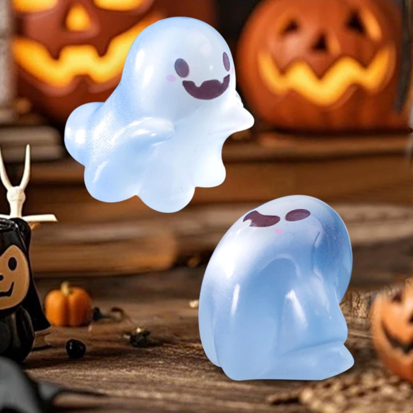 32 Sets Halloween Mini Ghost Figures with Box, Glow in The Dark Mini Resin Ghosts, Luminous Ghost Miniature Resin Figurines for Halloween Party Favors (6PCS)