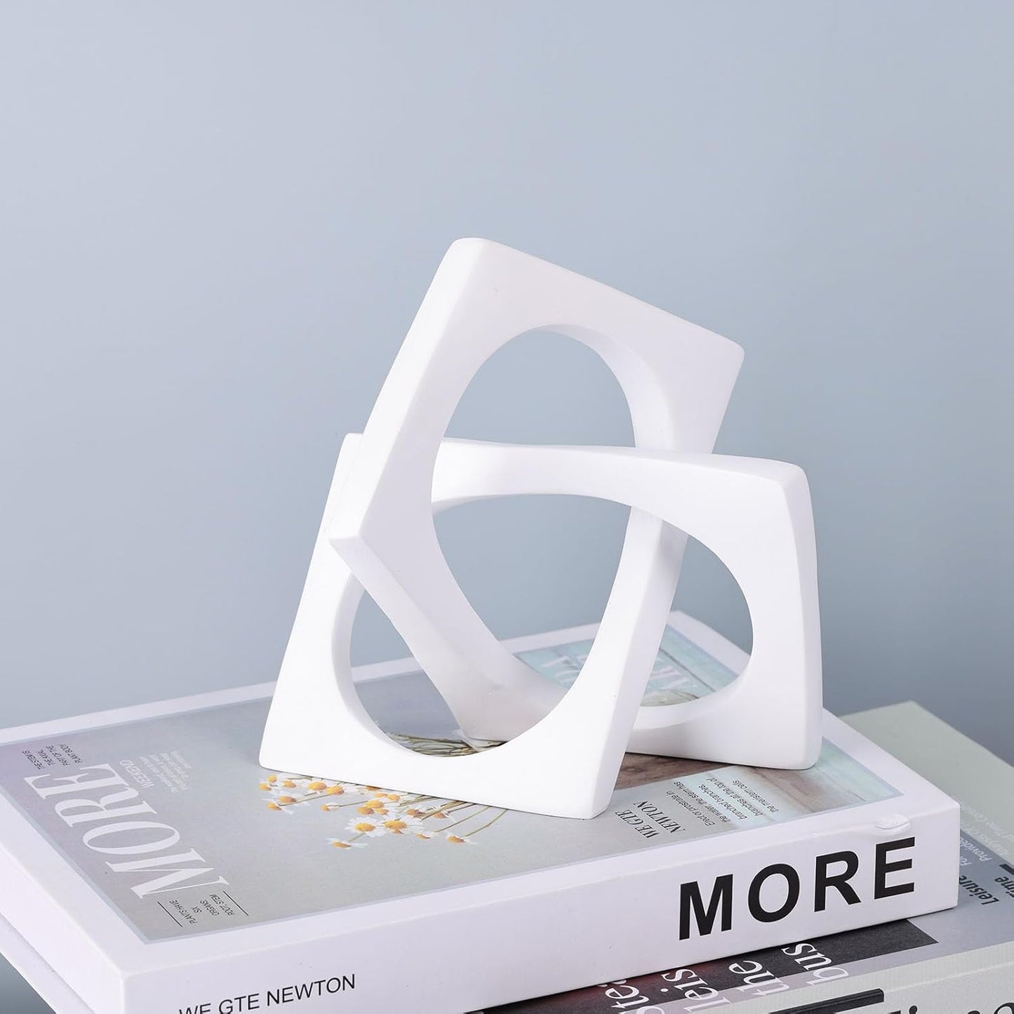 XMGZQ White Knot Statue for Coffee Table Centerpiece Decor,Modern Abstract Art Geometric Sculpture and Figurines, Home Decor Accent,Cube Knick Knacks for Shelves,Bookshelf,Entryway,Floating