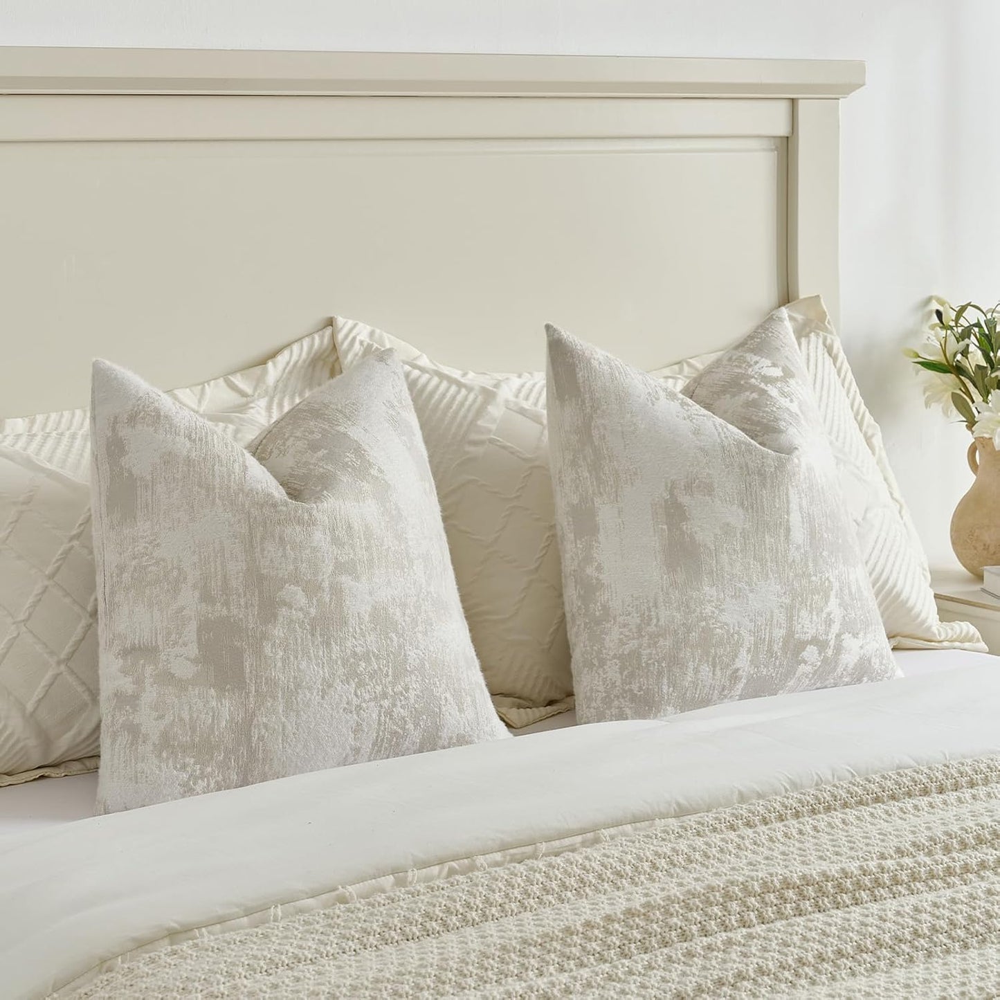 FUTEI Beige White Decorative Throw Pillow Covers 18x18 Inch Set of 2,Soft Faux Cashmere Jacquard - Textured & Cozy Cushion Case,Modern Home Decor for Couch Bed Living Room