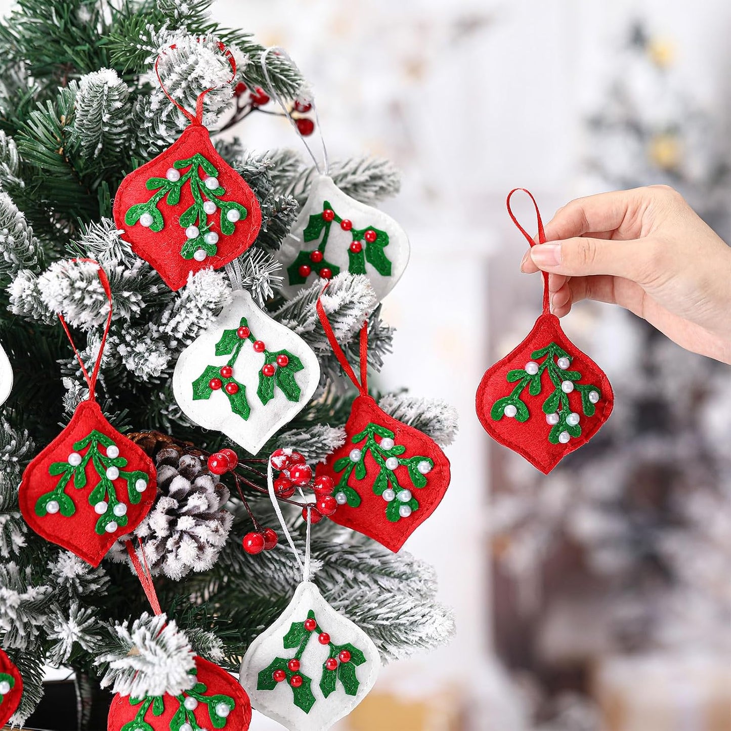 12 Pcs Christmas Felt Ornaments for Tree Red and White Mistletoe and Holly Leaves with Berries Poinsettias 3D Hanging Decorations Hanging Felt Craft for Christmas Party Favors Gifts