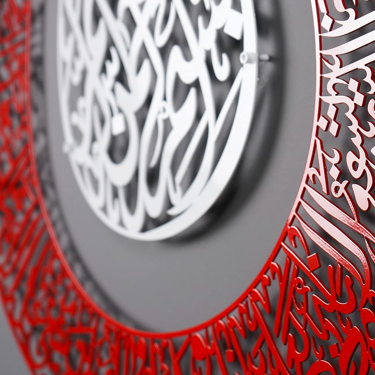 Ayatul Kursi Tulip Shaped Metal Islamic Wall Art, Throne Verse Arabic Calligraphy Decor, Quran Decor Gift for Muslims at Ramadan and Hajj (67 x 43 cm | 26.8 x 17.2 inches, In Sılver | Out Red)